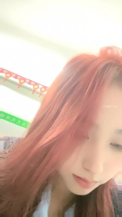 胆子太大了，女神办公！~【奶白兔兔】颜值女神办公室跳蛋 厕所流白浆，同事就在旁边，超刺激 截图3