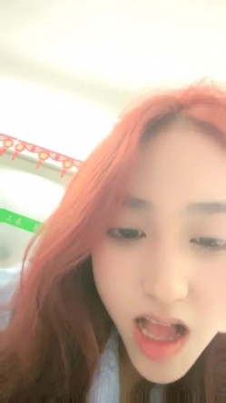 胆子太大了，女神办公！~【奶白兔兔】颜值女神办公室跳蛋 厕所流白浆，同事就在旁边，超刺激 截图7