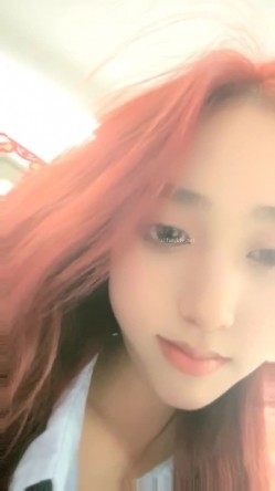 胆子太大了，女神办公！~【奶白兔兔】颜值女神办公室跳蛋 厕所流白浆，同事就在旁边，超刺激 截图8