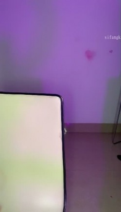 【涵涵和璐璐】，刚下海就被干了，懵懂的眼神，少女的肉体，无套内射 截图2
