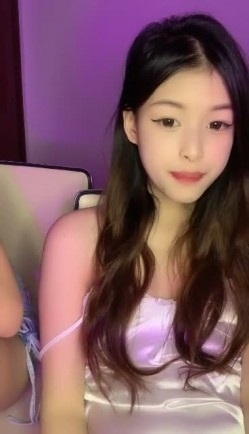 【涵涵和璐璐】，刚下海就被干了，懵懂的眼神，少女的肉体，无套内射 截图10