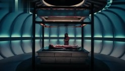 香港御姐女星【吴家丽】，限制级满天星电影《红夜》化身皮衣黑丝女王，性虐清纯少女，乳胶真空窒息后虐杀，太残暴了！ 截图1
