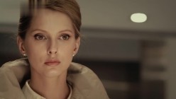 香港御姐女星【吴家丽】，限制级满天星电影《红夜》化身皮衣黑丝女王，性虐清纯少女，乳胶真空窒息后虐杀，太残暴了！ 截图3