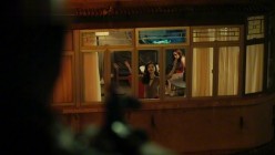 香港御姐女星【吴家丽】，限制级满天星电影《红夜》化身皮衣黑丝女王，性虐清纯少女，乳胶真空窒息后虐杀，太残暴了！ 截图10