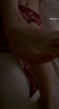 高颜值模特级身材气质网红女神【总在你背后TK】露脸淫乱私拍，女神调教成母狗给黄毛兄弟一起肏3P 截图5