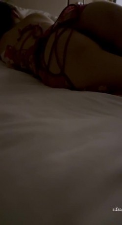 高颜值模特级身材气质网红女神【总在你背后TK】露脸淫乱私拍，女神调教成母狗给黄毛兄弟一起肏3P 截图12