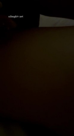 高颜值模特级身材气质网红女神【总在你背后TK】露脸淫乱私拍，女神调教成母狗给黄毛兄弟一起肏3P 截图13