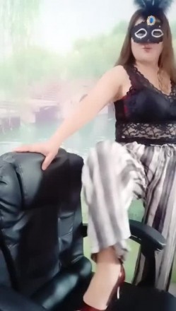 抖音熟女【俊姐】道具自慰，艳舞诱惑，淫语大尺度掰逼 截图2
