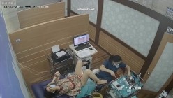 《妇产科监控破解》多位美女少妇张开大腿让医生又抠又摸检查阴道 截图2