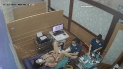 《妇产科监控破解》多位美女少妇张开大腿让医生又抠又摸检查阴道 截图3