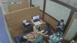 《妇产科监控破解》多位美女少妇张开大腿让医生又抠又摸检查阴道 截图5