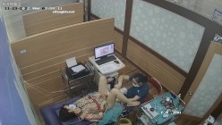 《妇产科监控破解》多位美女少妇张开大腿让医生又抠又摸检查阴道 截图13