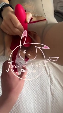 推特顶级大神【elc调教师】能肏能玩，各种模特网红女神滴蜡走绳喝尿露出羞耻训成母狗 截图13