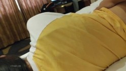 小哥吃宵夜灌醉女同事 ️带到宾馆趁她迷煳用大鸡巴狠狠操她胡言乱语 截图15