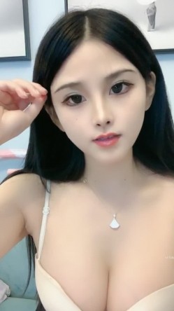 女神！仙女下凡的女神！重磅绿播女神下海，颜值高的不像真人啊，像漫画里走出来的女神，还有牛奶巨乳，妙硬主角 截图13
