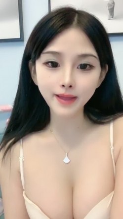 女神！仙女下凡的女神！重磅绿播女神下海，颜值高的不像真人啊，像漫画里走出来的女神，还有牛奶巨乳，妙硬主角 截图16