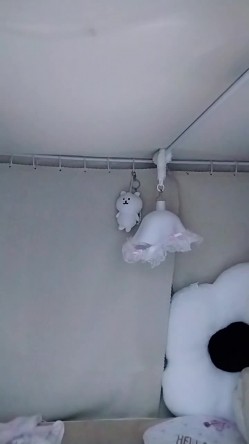 闷骚女学生【乔乔不犯困】下海福利，宿舍火力全开，做体操抠逼自尉 截图2
