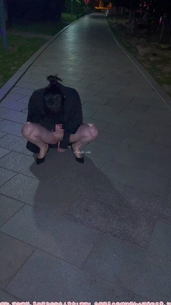 坐标成都，绿帽夫妻露出大神，【小可爱】，宽窄巷子，公园景区，超大胆刺激 截图15