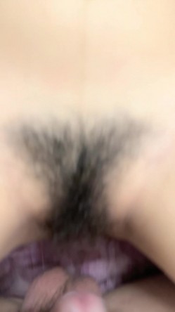 外表甜美新人妹妹！被炮友尽情蹂躏！黑丝美腿足交，扶屌主动骑乘位，爆操多毛骚逼，娇喘呻吟诱惑 截图8