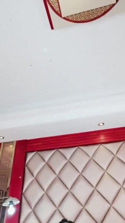 小乔吃不饱 群P的淫乱女上位大战销魂的叫声，特写美 鲍鱼上下齐功 截图3