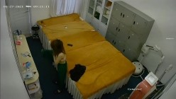 黑客破解美容院摄像头 偷拍女顾客脱光衣服激光雷射.脱毛护理 截图14