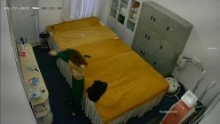 黑客破解美容院摄像头 偷拍女顾客脱光衣服激光雷射.脱毛护理 截图15