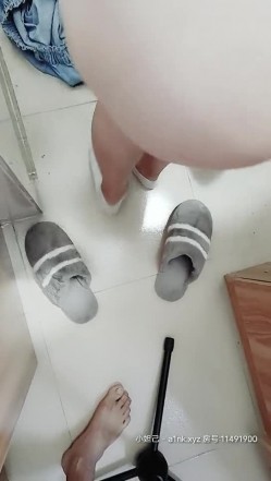 舅妈不在舅舅用钱引诱强上白虎外甥女循序渐进各种语撩成功进入这样B真的不多见淫水特别多J8毛都弄湿了内射很有撸点 截图9