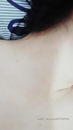 舅妈不在舅舅用钱引诱强上白虎外甥女循序渐进各种语撩成功进入这样B真的不多见淫水特别多J8毛都弄湿了内射很有撸点 截图15