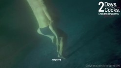 换妻界顶流，【爱玩夫妻】【2天2肉棒无限高潮】甜点之后的浴缸诱惑第三集，赤裸裸地围坐品尝 截图13