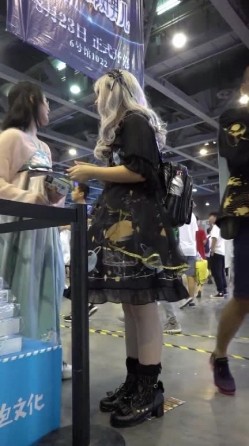 『樱之舞』漫展CD抄底偷拍Cos小姐姐系列 截图1
