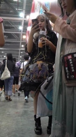 『樱之舞』漫展CD抄底偷拍Cos小姐姐系列 截图2
