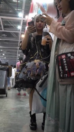 『樱之舞』漫展CD抄底偷拍Cos小姐姐系列 截图3