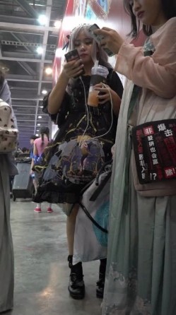 『樱之舞』漫展CD抄底偷拍Cos小姐姐系列 截图4