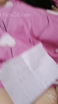 乱伦大神【极品骚母亲】钻石贴，后爸约老妈去酒店开房，隔天早上后爸上班了，老妈才叫我去刷锅 截图2