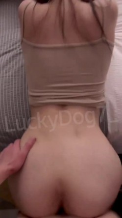推特30万粉约炮大神【幸运儿】订阅私拍，巨乳蜂腰肥臀女人中的极品，各种交合淫乱 截图1