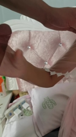 贪玩的小表妹，边给表哥吃JJ，边玩手机，表哥被舌头舔的超舒服 截图16