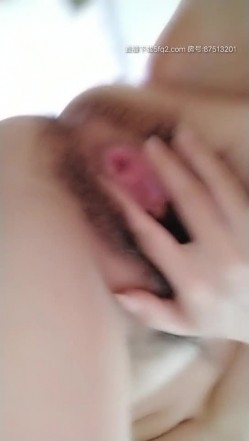 明星大表妹露脸颜值很高自慰被阴毛包裹的骚逼，奶子很大屁股 很俏，特写自慰骚逼流白浆，精彩不要错过 截图11