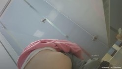 新流出魔手外购新系列高校女厕后拍学妹尿尿其中两个妹子逼毛特别黑 截图5