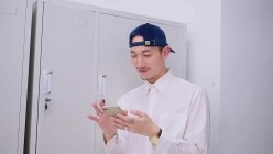 清纯M系母狗学妹【斋斋】在网上发骚被学长发现，调教成为肉便器的第一天 截图4