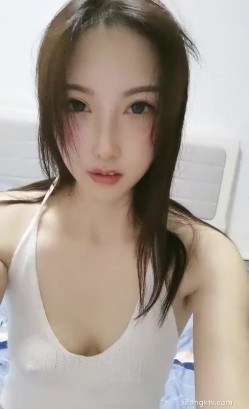 活色生香的御姐【新人下海】，超淫荡，被操哭过，颜射口爆内射通通在行，被炮友操得很满足，精液太多，阴道都装不下了！ 截图7