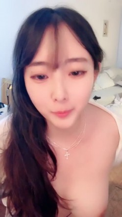 爆炸G奶，播音员【声优一小魅魔】抠逼自慰，自带呻吟，撸爆炸 截图6