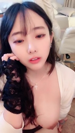 爆炸G奶，播音员【声优一小魅魔】抠逼自慰，自带呻吟，撸爆炸 截图10
