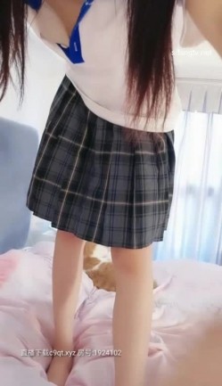 极品颜值大眼睛小仙女【狗花】 纯纯欲火的在校生，小美腿中间阴毛旺盛生长，打小逼逼揉奶诱惑 声音甜甜地和网友聊情！ 截图2