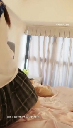 极品颜值大眼睛小仙女【狗花】 纯纯欲火的在校生，小美腿中间阴毛旺盛生长，打小逼逼揉奶诱惑 声音甜甜地和网友聊情！ 截图3