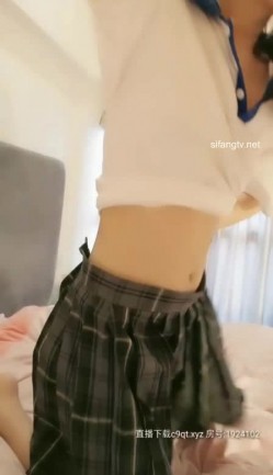 极品颜值大眼睛小仙女【狗花】 纯纯欲火的在校生，小美腿中间阴毛旺盛生长，打小逼逼揉奶诱惑 声音甜甜地和网友聊情！ 截图5