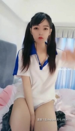 极品颜值大眼睛小仙女【狗花】 纯纯欲火的在校生，小美腿中间阴毛旺盛生长，打小逼逼揉奶诱惑 声音甜甜地和网友聊情！ 截图9