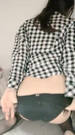 甜美气质颜值女神！解开衣服浑圆美乳！开档黑丝袜掰穴骚穴，跳蛋震动手指扣入，爽的流出白浆 截图8
