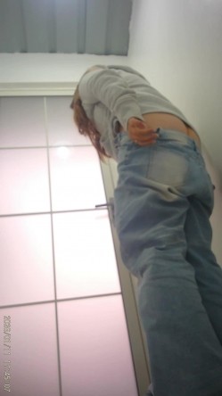 景区简易女厕高清 升级摄像头享受极致视觉体验 呕吐美女晕倒被闺蜜扶走 截图14