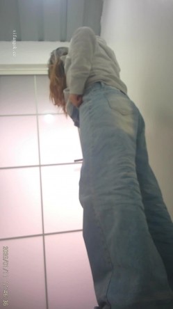 景区简易女厕高清 升级摄像头享受极致视觉体验 呕吐美女晕倒被闺蜜扶走 截图15