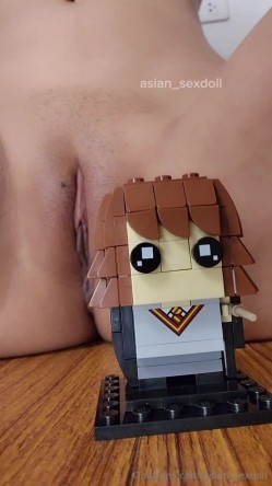 亚裔高颜小只马白人的性玩具「Asian_sexdoll」OF露脸大尺度私拍 火辣身材白虎少女极品炮架子 截图15